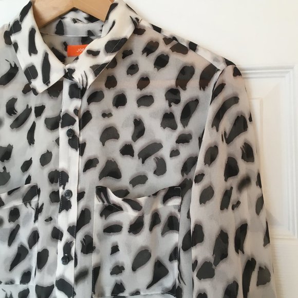 Collared, B&W leopard print blouse - Picture 2 of 4